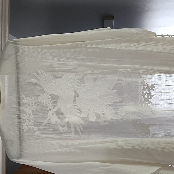 White shawl - Picture 2 of 3